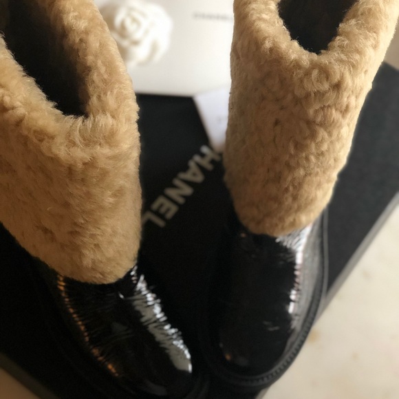 Authentic pair of CHANEL wool lined boots. - Picture 8 of 8